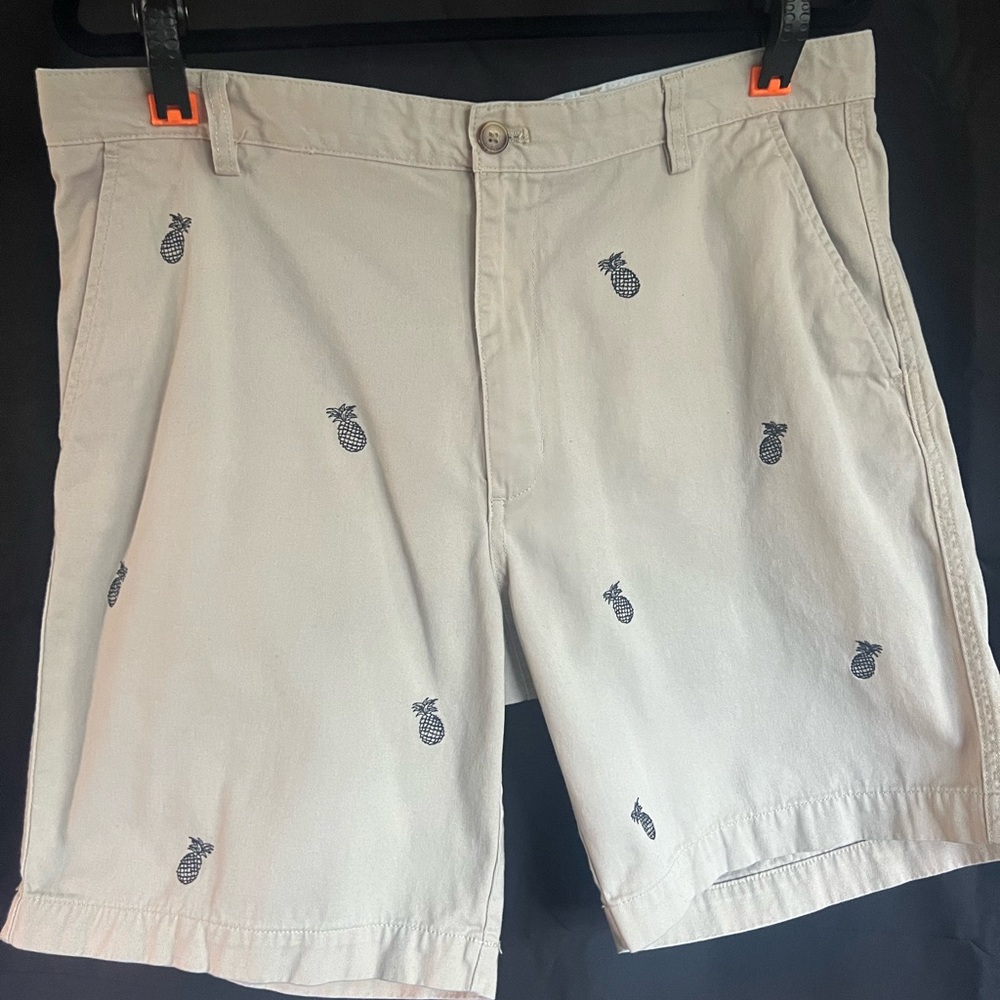 Chaps Khaki Pineapple Shorts Size 36 in Men’s